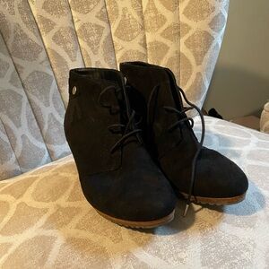 DR. SCHOLL'S Black Suede Wedge Lace Up Booties 7.5w